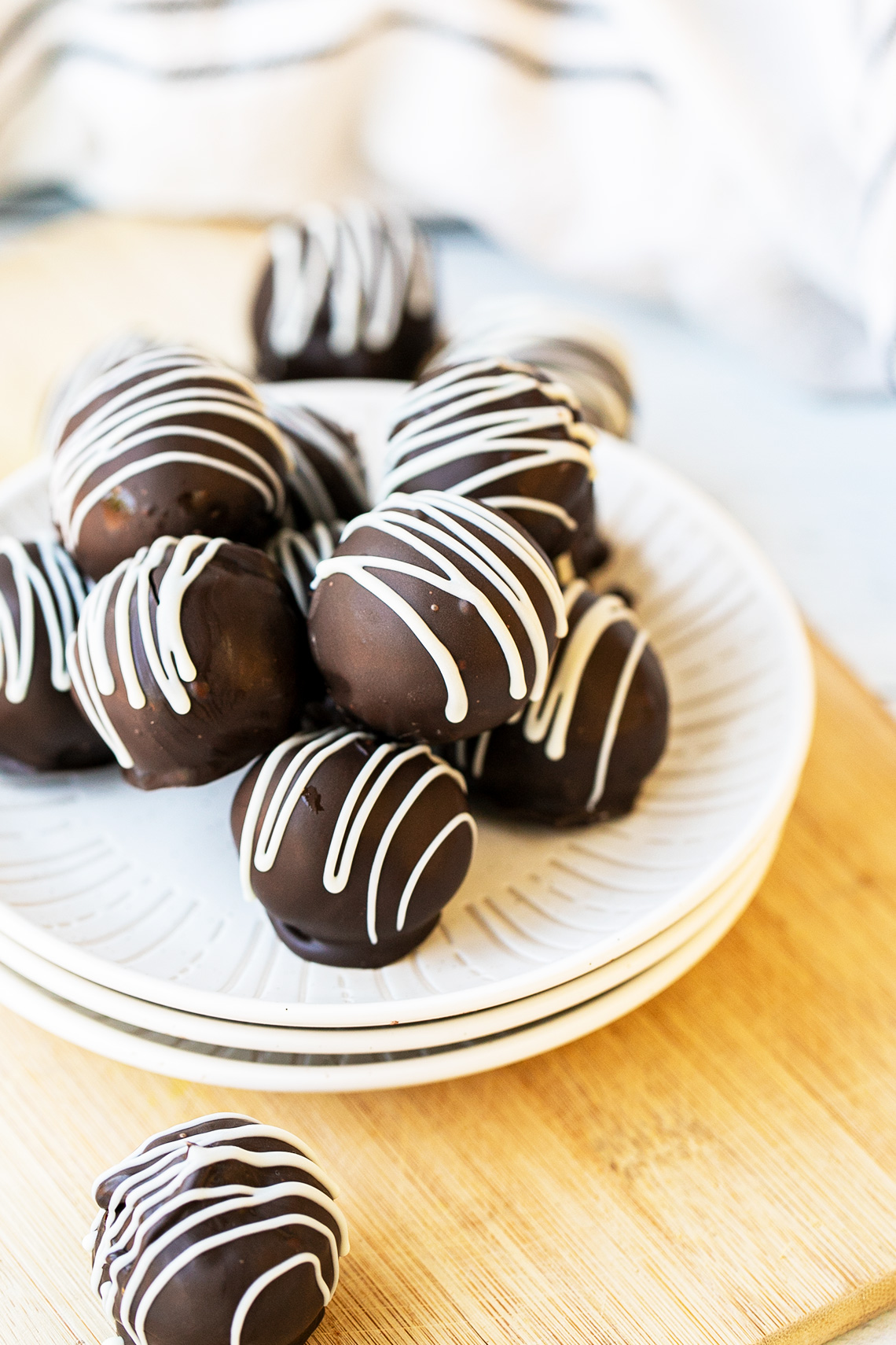 Chocolate Cake Balls Recipe - Best Desserts